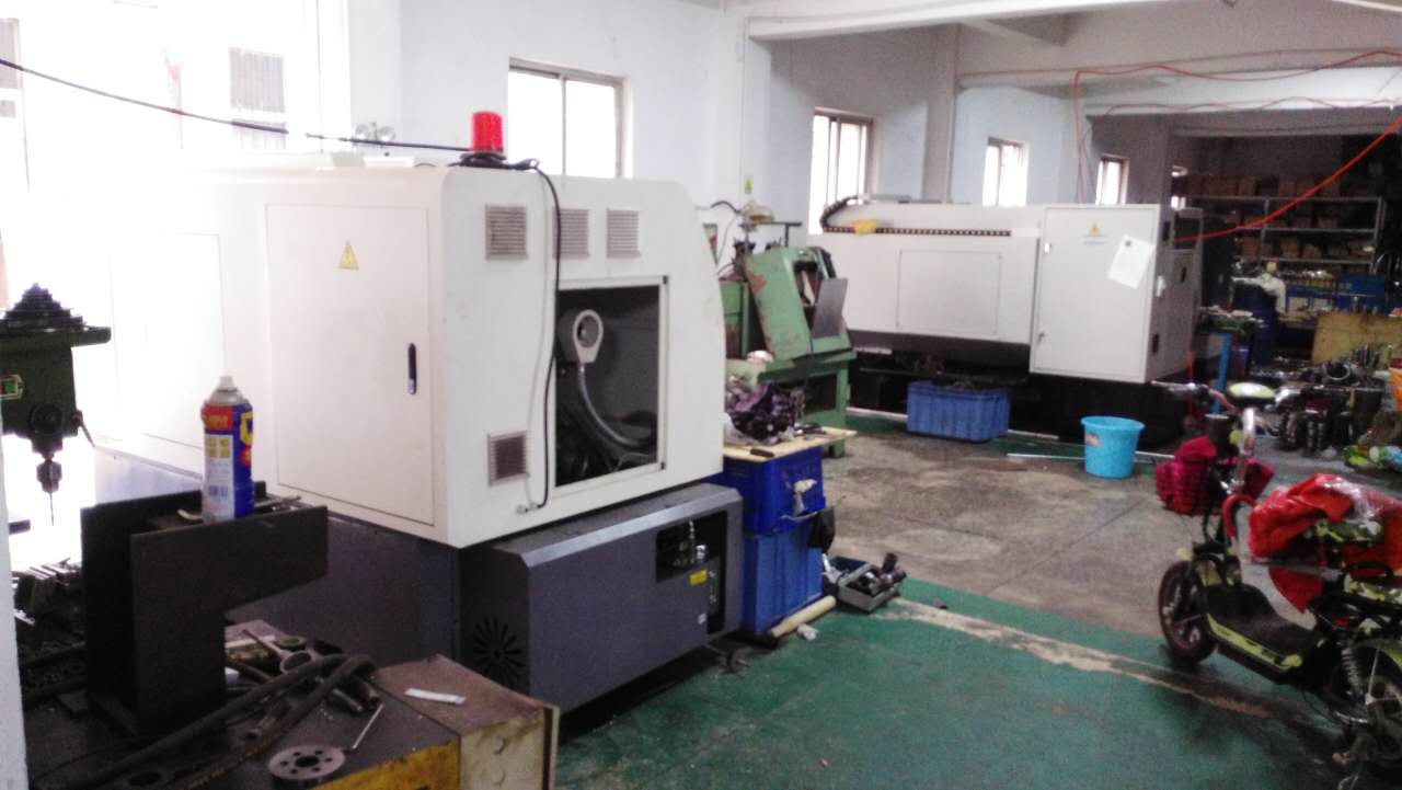 凱恩利數(shù)控車床36機(jī)(現(xiàn)場圖) 凱恩利數(shù)控車床36機(jī)(現(xiàn)場圖)