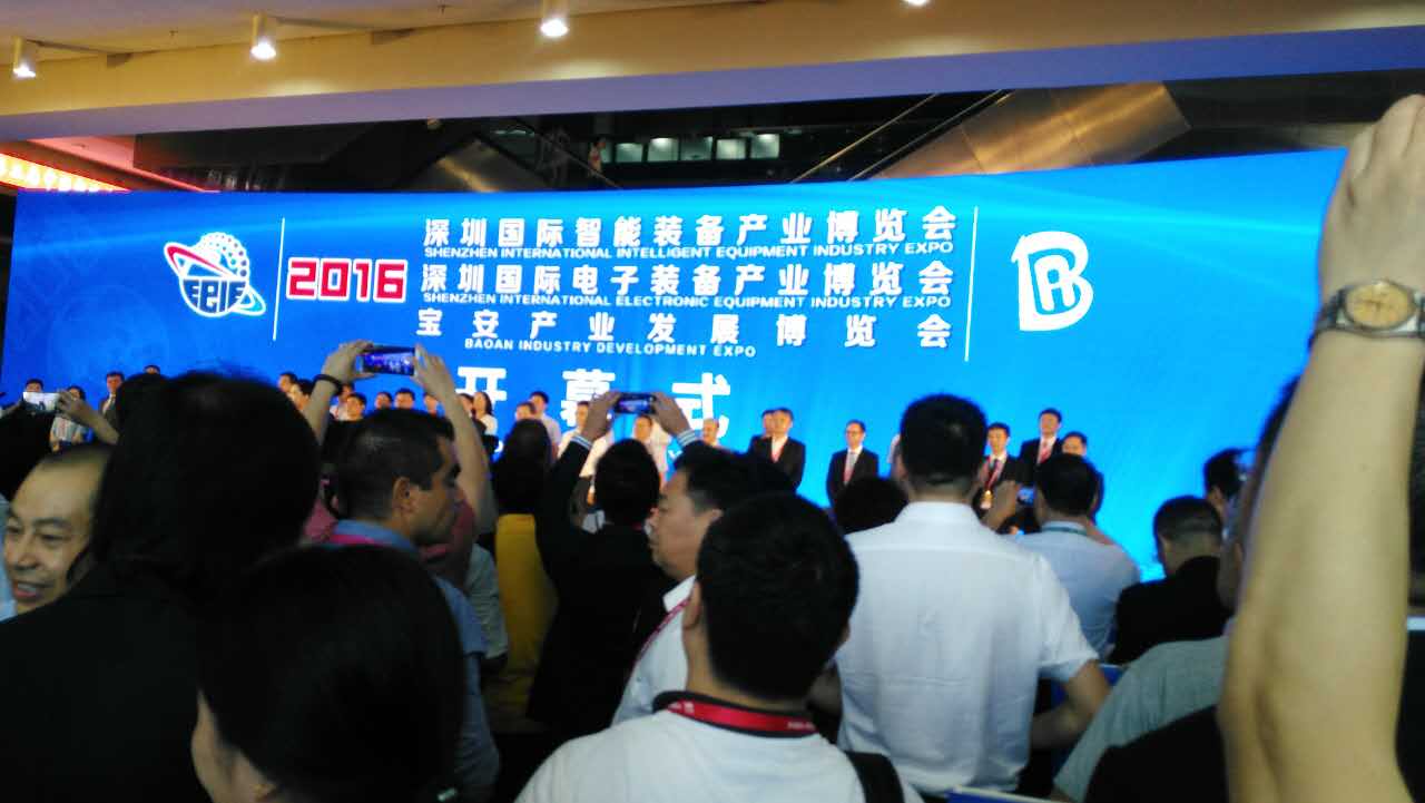 展會(huì)開幕式（凱恩利領(lǐng)導(dǎo)位在主席臺(tái)上）