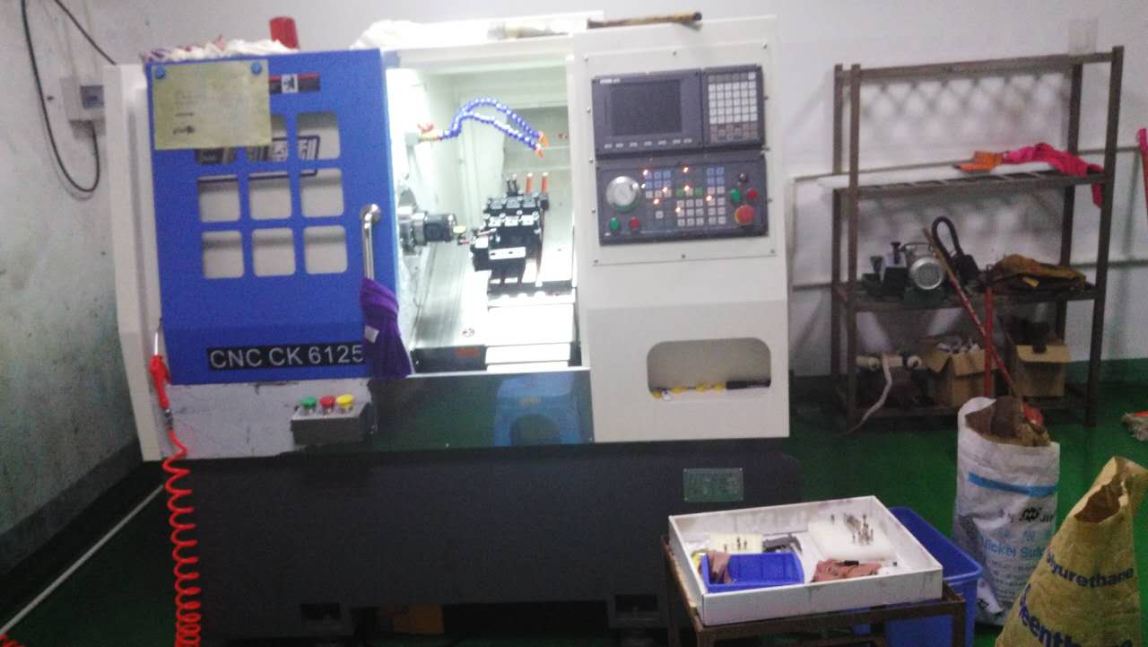 凱恩利25排刀機(jī)CNC數(shù)控車床(現(xiàn)場圖片) 凱恩利25排刀機(jī)CNC數(shù)控車床(現(xiàn)場圖片)