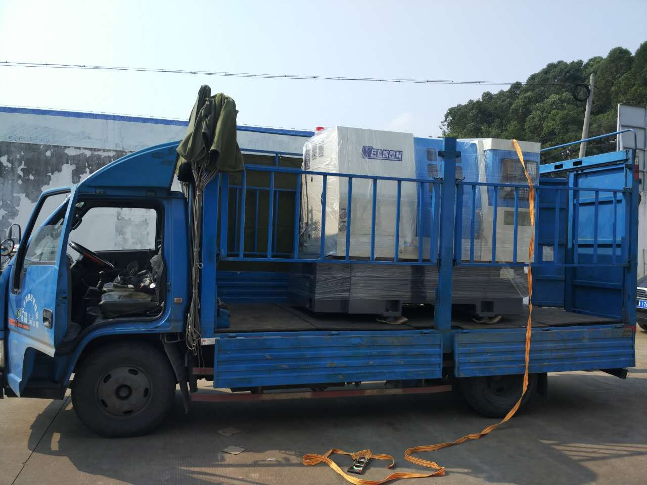 凱恩利裝車完畢，準(zhǔn)備出發(fā)