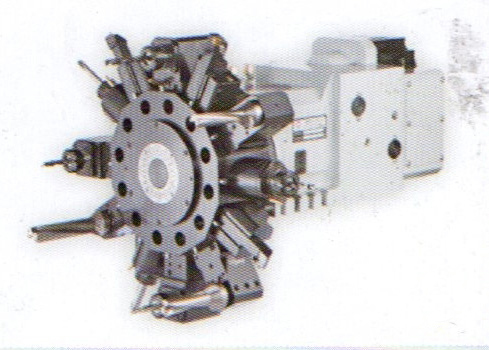 采用臺灣六鑫八工位液壓旋轉(zhuǎn)刀塔，定位精度高、故障率低、換刀快，就近換刀。
