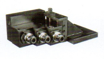 控制系統(tǒng)及主軸電機(jī)采用伺服主軸，加裝兩軸徑向或軸向伺服動(dòng)力頭?？蓪?shí)現(xiàn)主軸360度任意分度定位，鉆、攻、銑功能。