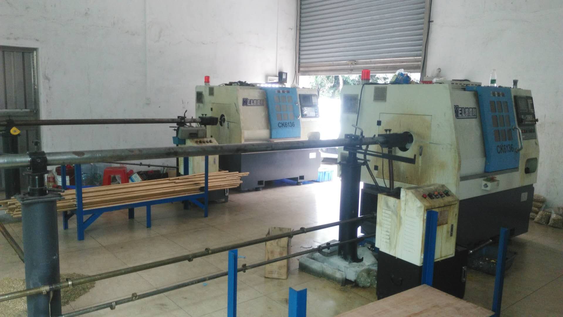 第一臺(tái)機(jī)36數(shù)控車(chē)床在2016年11月19日（簽訂合同，簽約人：李佳） ，第二臺(tái)機(jī)：36數(shù)控車(chē)床在2017年03月24日（簽訂合同，簽約人：楊華勇）