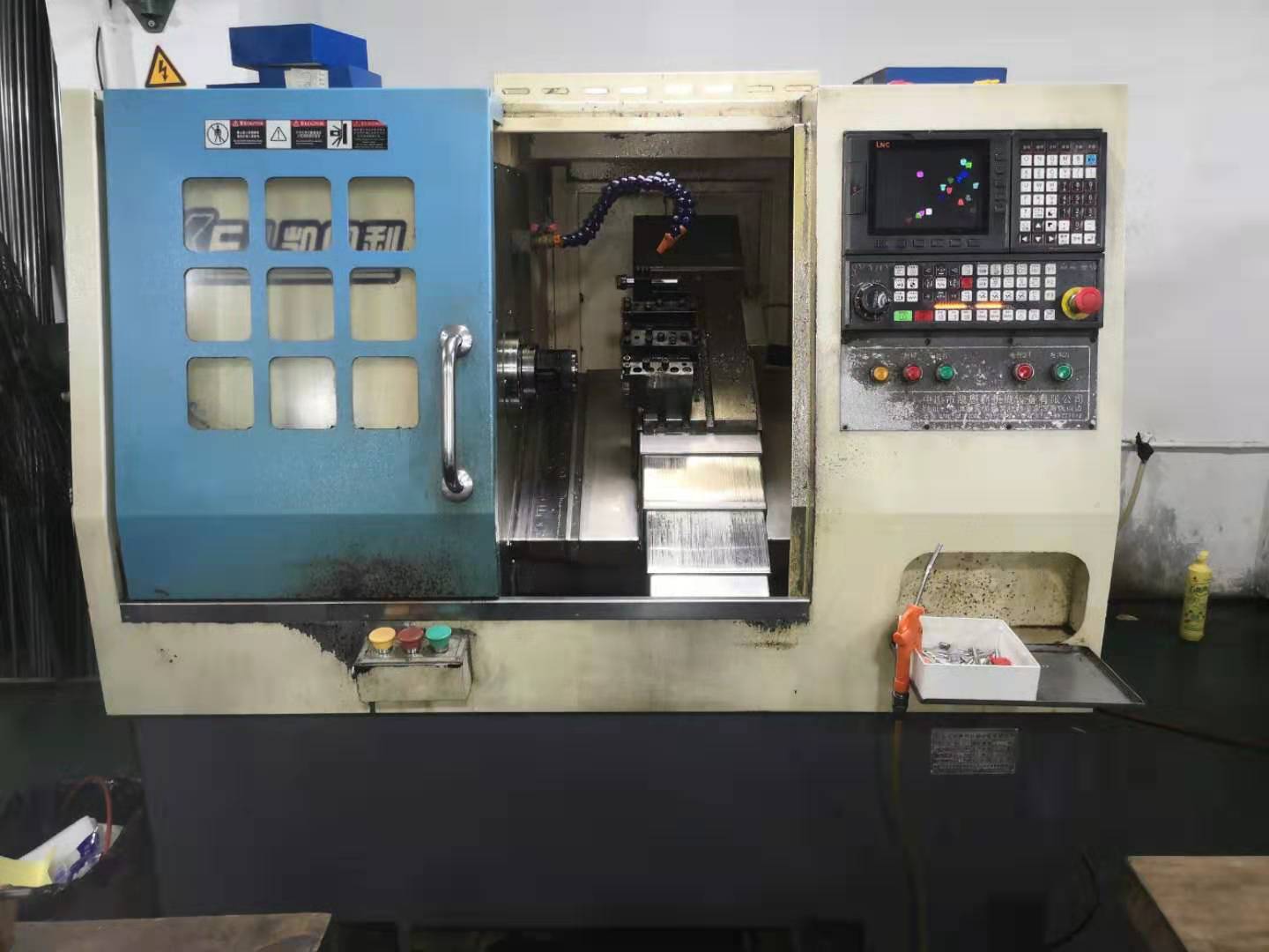 凱恩利 25標(biāo)準(zhǔn)排刀機(jī) (楊師傅使用中) 凱恩利 25標(biāo)準(zhǔn)排刀機(jī) (楊師傅使用中)