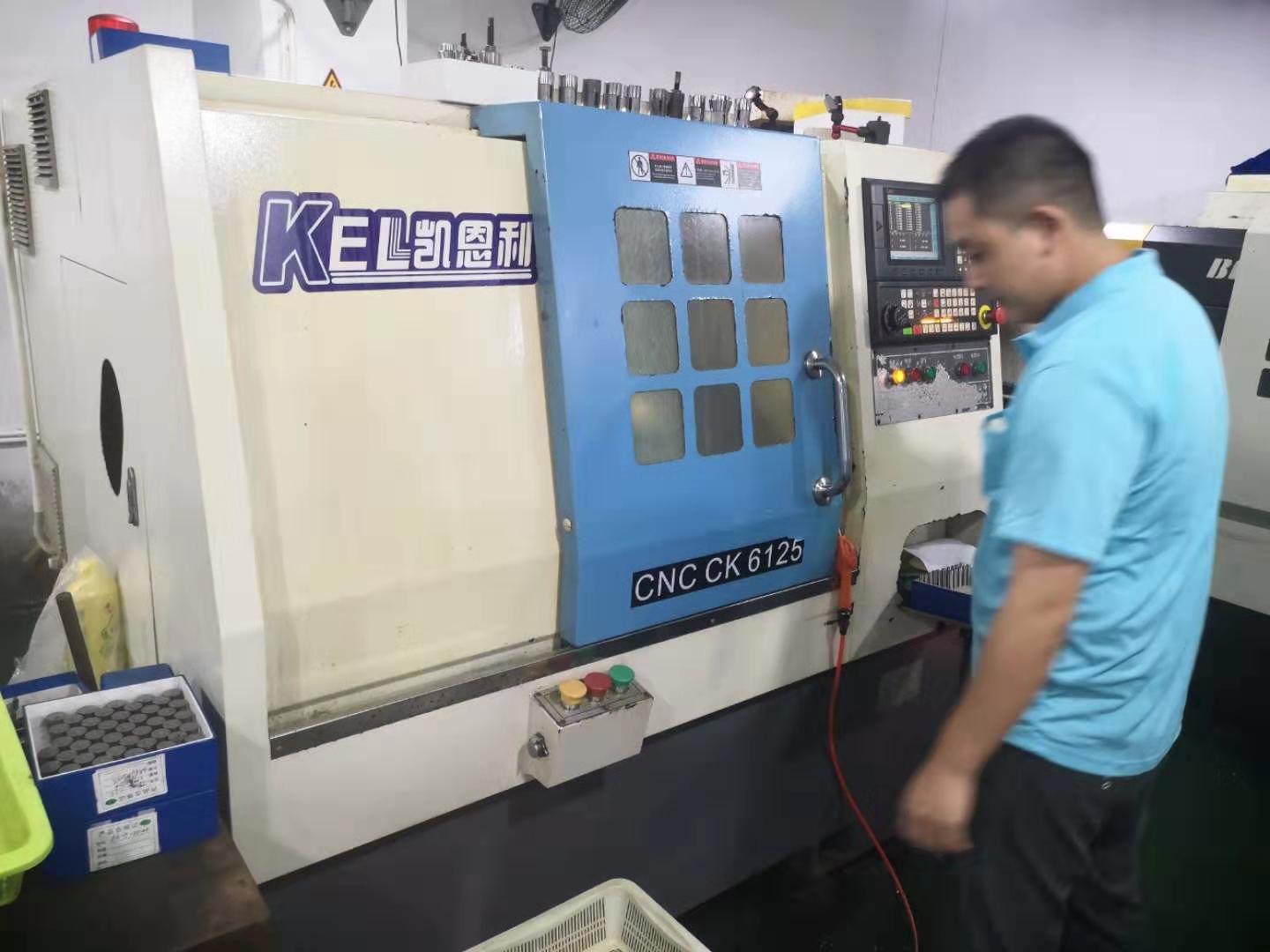 凱恩利 25標(biāo)準(zhǔn)排刀機(jī) (楊師傅使用中) 凱恩利 25標(biāo)準(zhǔn)排刀機(jī) (楊師傅使用中)