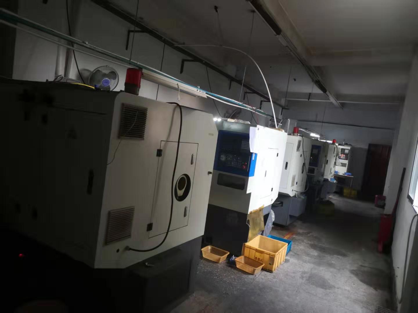 現(xiàn)在機(jī)器擺在一樓，總的有六~七臺機(jī)，六臺機(jī)是中山凱恩利機(jī)械的。其中36機(jī)5臺，46機(jī)1臺